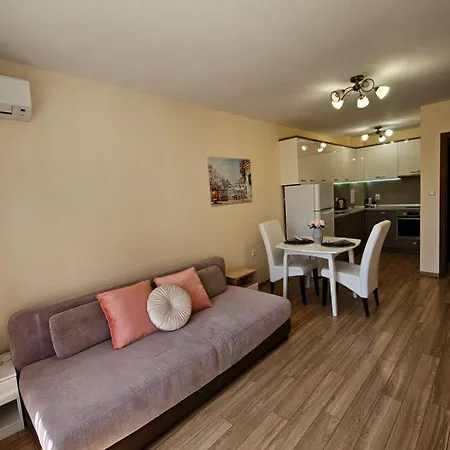 Apartament Near The Sea With Parking Primorsko