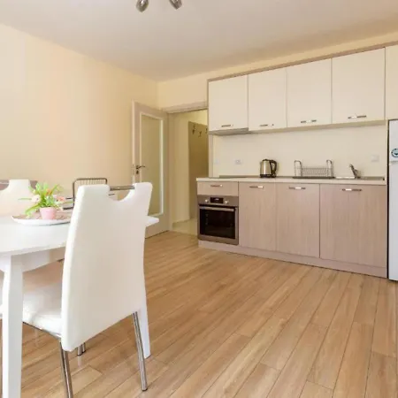 Apartament Near The Sea With Parking Primorsko